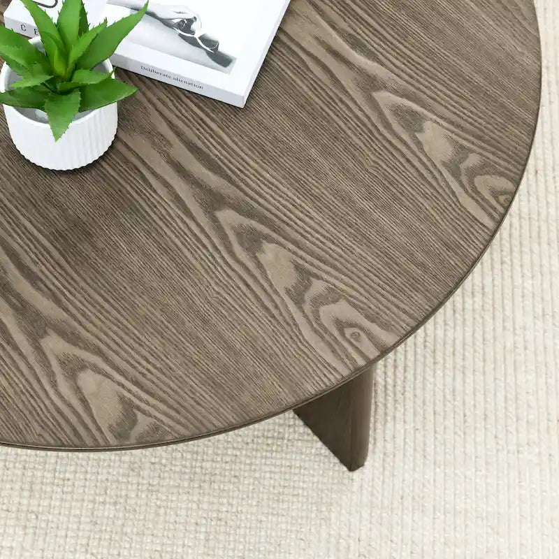 Table basse ronde de 36 po en placage de bouleau avec pieds croisés