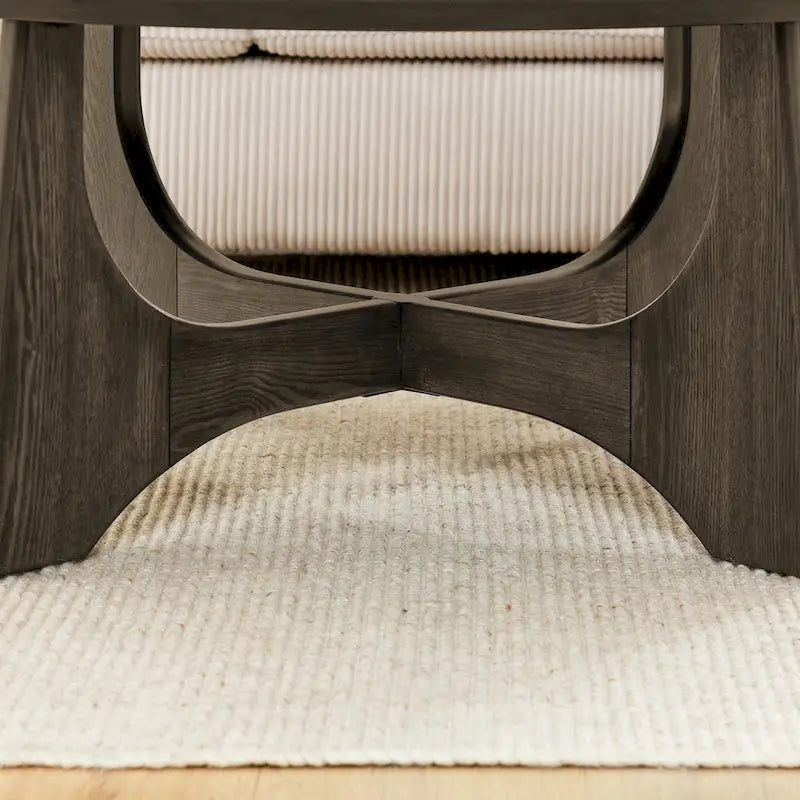 Table basse ronde de 36 po en placage de bouleau avec pieds croisés